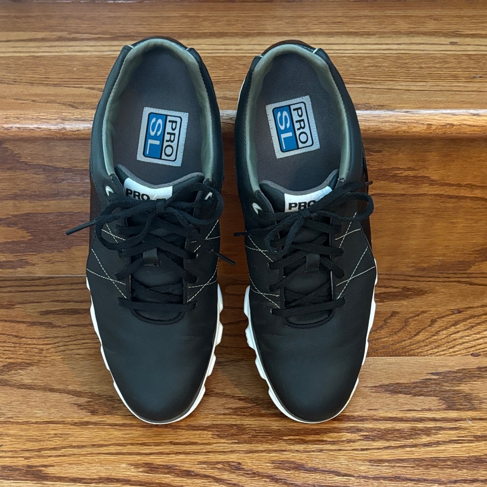 Men's Black Athletic Shoes